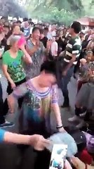 Kendisini dansa Öyle kaptırmış ki . It has lost that.Il a perdu cela.