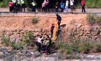 PNB y Bomberos rescatan a mujer que cayó al río Guaire