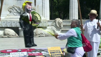 Manifestantes mexicanos "le rompen la piñata" a Trump