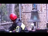 Accumoli (RI) - Terremoto, i vigili del fuoco recuperano le campane (08.10.16)