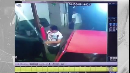 Скачать видео: Preso por ligação com Estado Islâmico tenta matar homem a facadas em Caucaia