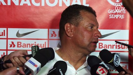 Celso Roth garante que jogo com Flamengo será diferente para o Inter