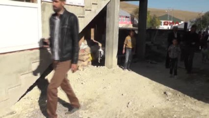 Muş - Cep Telefonu Ile Konuşmak Için Minareye Çıkıyorlar