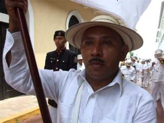 Bladimir Hernández demuestra su alegría por ser el abanderado del 3 de noviembre