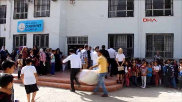 Izmir Esnafından Nusaybinli Öğrencilere Yardım