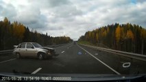 Accident de voiture spectaculaire en russie!