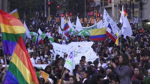 Colombia: Thousands rally in support of FARC peace deal