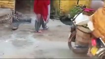 Pashto Funny video pakistani prank on people very funny Video