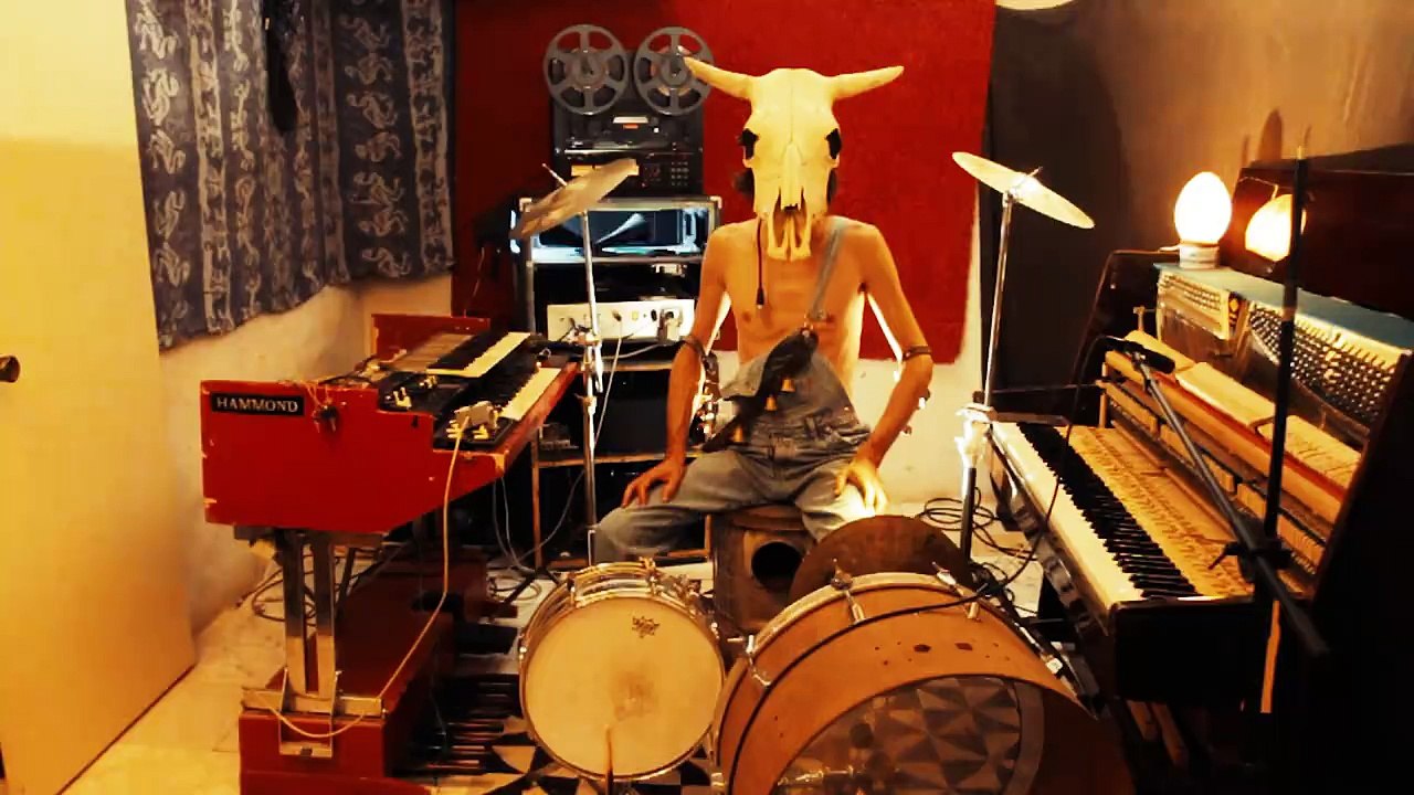 Ce musicien est juste taré et génial