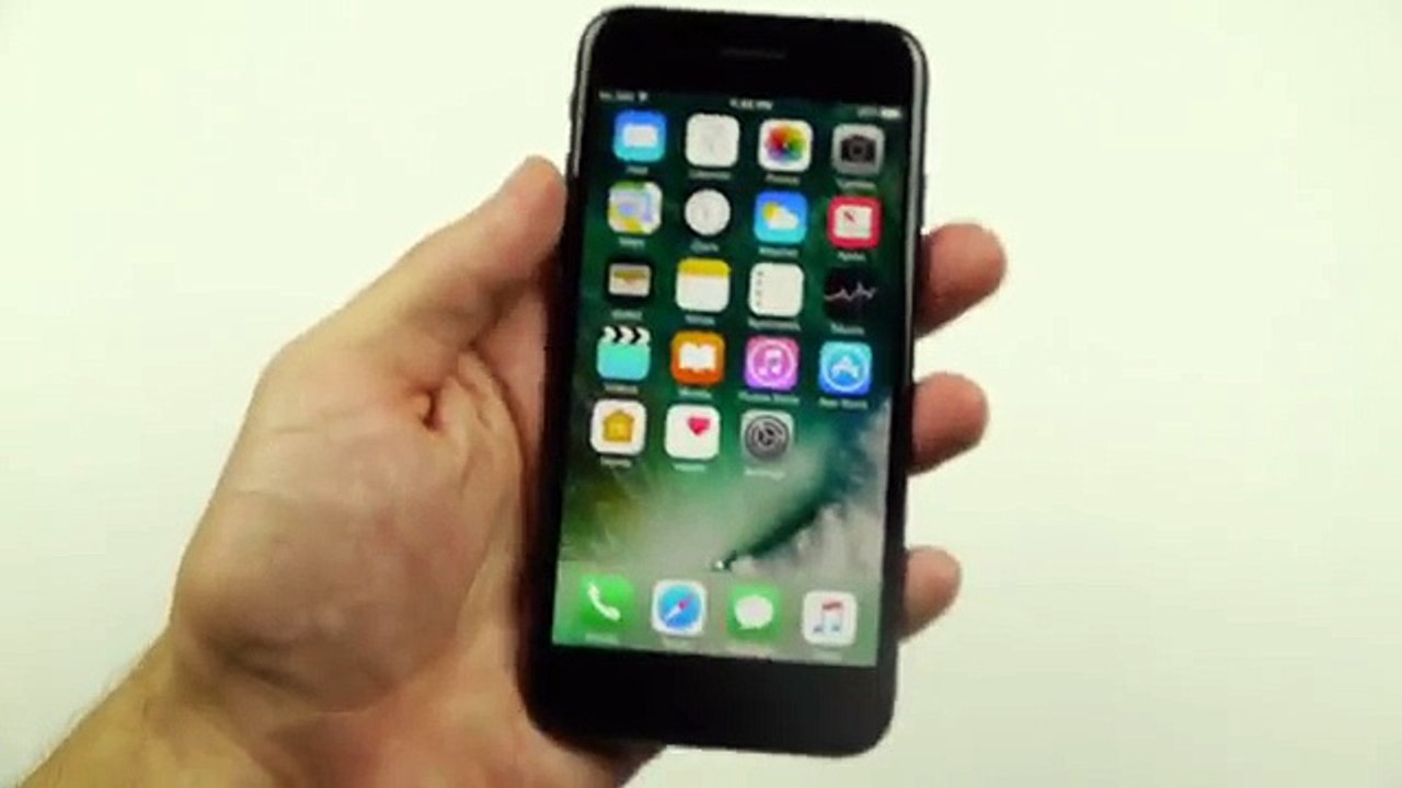 iPhone 7 Jet Black Scratch Easily