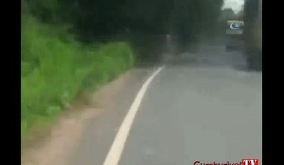 Otomobille kamyon kafa kafaya çarpıştı