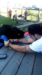 Il apprend à son garçon que sa mère est décédée d’une overdose d’héroïne