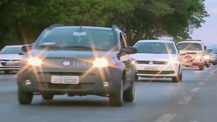 Justiça mantém suspensão de multa por farol desligado durante o dia