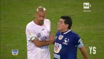 Maradona insulte Veron en plein match... pour la paix