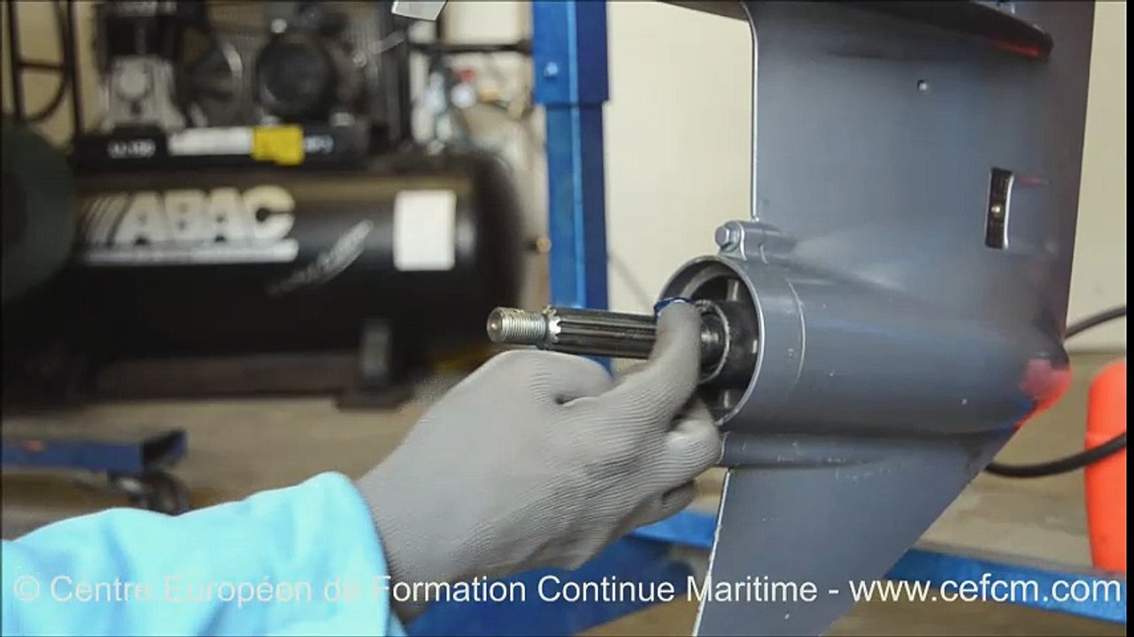 CEFCM - Changement hélice moteur hors bord