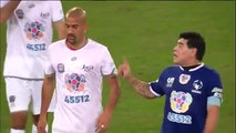 Maradona s’embrouille pendant un match de foot pour la paix !