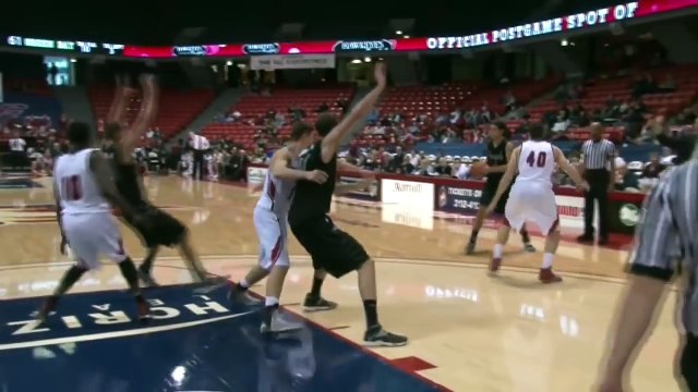 2 dunks impressionnants par un petit joueur d'1,80m - Basketball