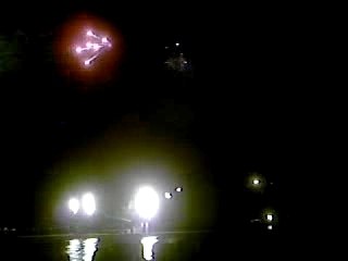 Un feu d'artifice, en bord de mer