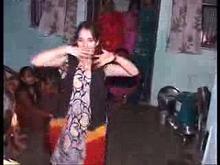 Beautiful Desi Pakistani Girl Home Dance 2016  new video