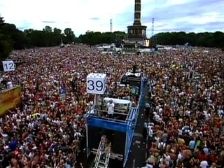 THE LOVE IS BACK Loveparade Berlin 2006