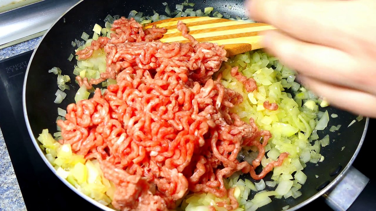MACARRONES CON CARNE PICADA Y TOMATE