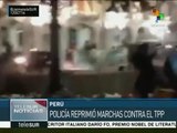Policía peruana reprime con gases lacrimógenos marcha contra el TPP