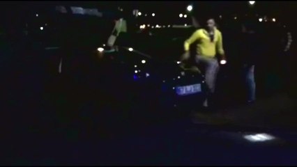 DENIZE DUSMEKTEN VATANDASLAR KURTARDI