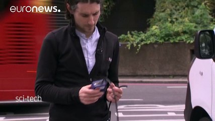"Human Sensor": Um fato que acende as luzes quando respira poluição
