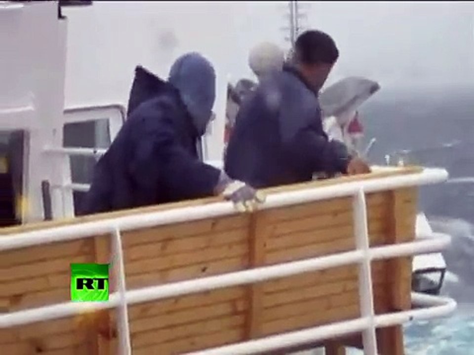 Dramatic video of Clelia II Antarctic cruise sh...