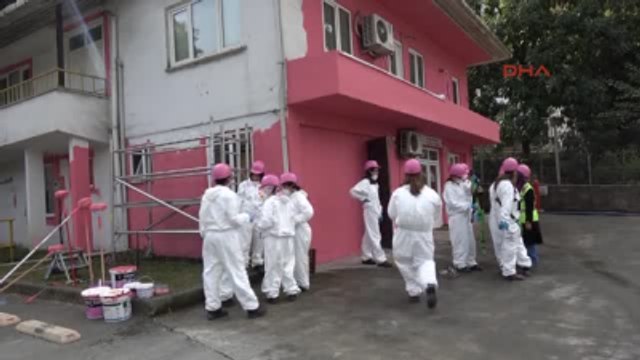 Rize Çayeli Bakır Işletmeleri'nde Ilginç Meme Kanseri Etkinliği: Binayı Pembeye Boyadılar