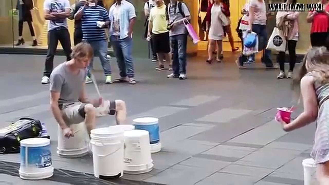 Le meilleur artiste de Drum de rue ! (Avec des pots de peinture ...)