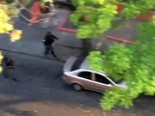 guardia rompe vidrios e insta a la violencia (vergüenza venezolana)