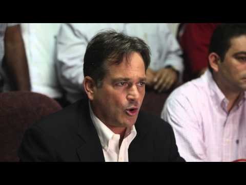 Conferencia de prensa del candidato presidencial Juan Carlos Navarro