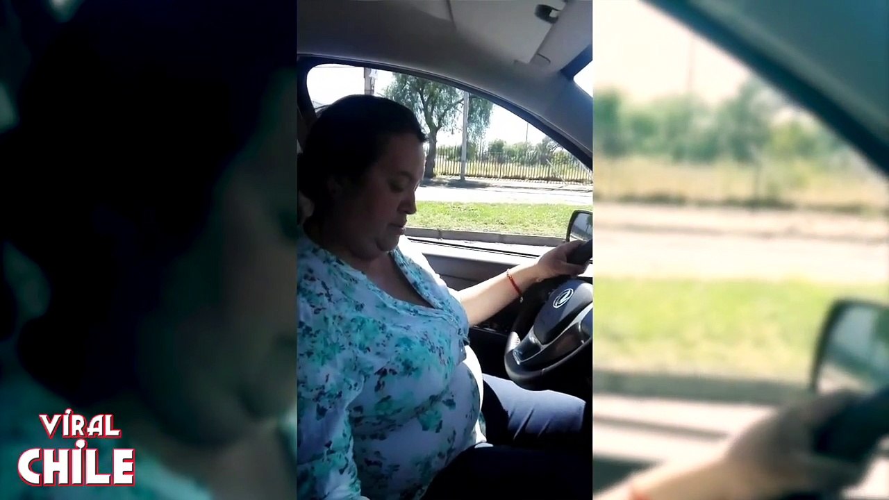 Mujer Aprende a Manejar   Pone Primera y Sale Despacito