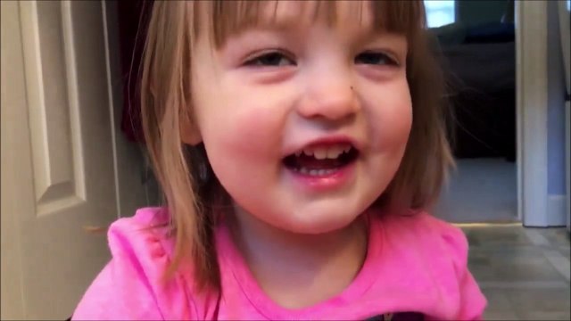 Vernis à ongle ou à doigt de pied ?? Fillette trop drole