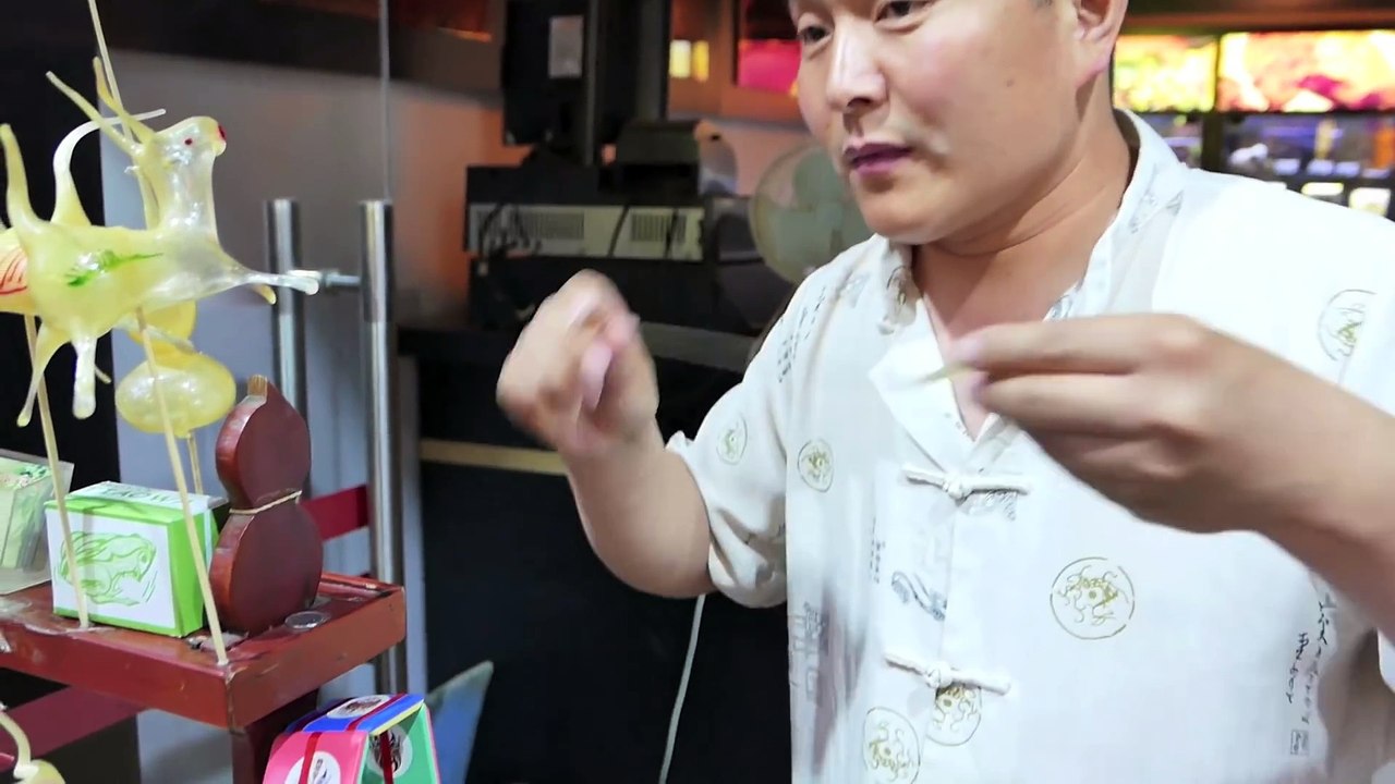 Cool Candy Art - Blowing A Sugar Tiger