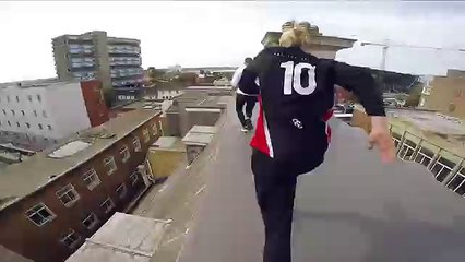 Parkour sur les toits en POV (Storror)