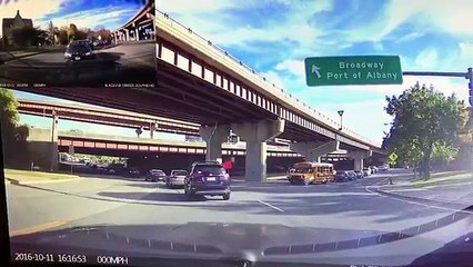 Instant karma pour un automobiliste trop pressé