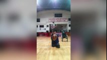 El increíble triple de un triamputado que arrasa en las redes