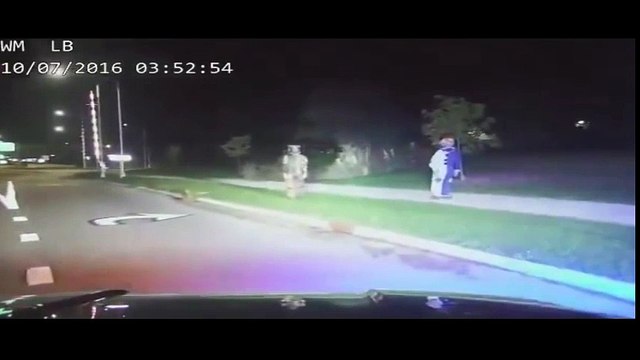 Policías arrestan a payasos 'asesinos' en plena madrugada