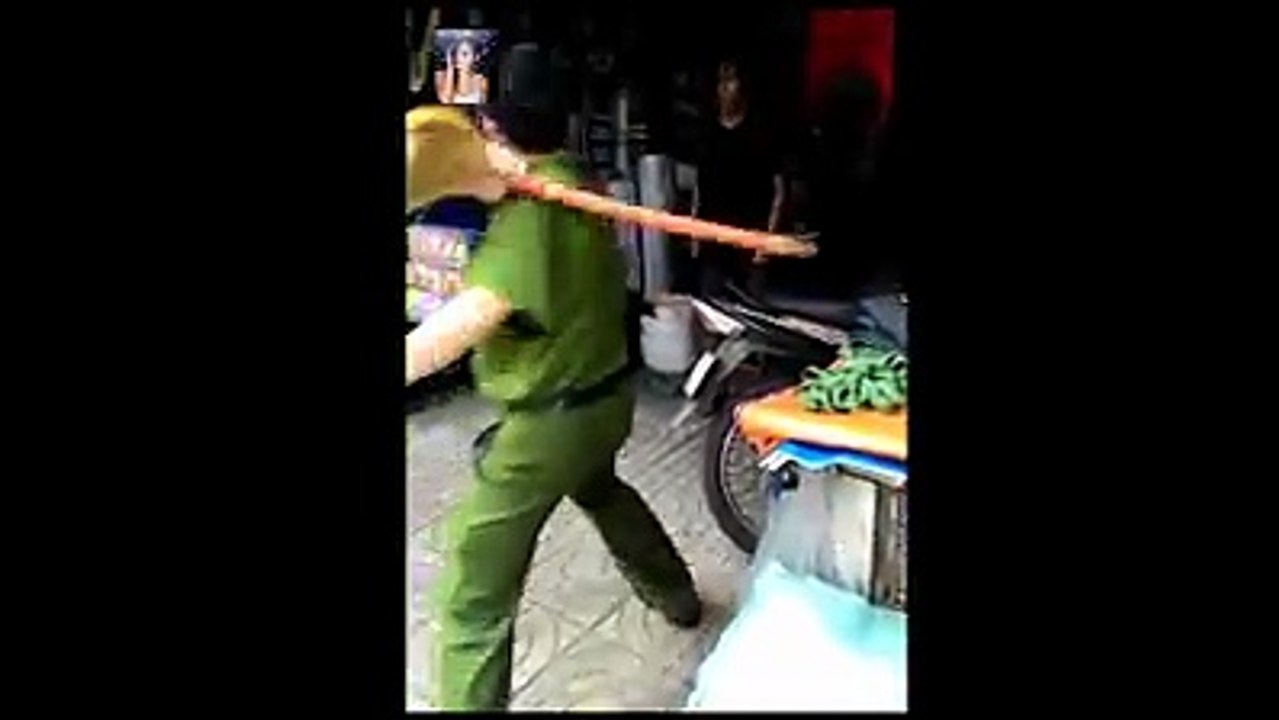 Cảnh Sát Khống Chế Tội Phạm Bị HIV