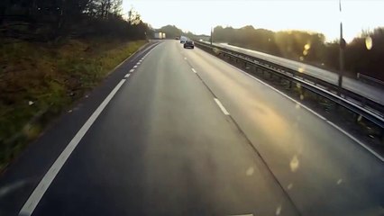 Une voiture défoncée à cause d'un chauffeur de camion