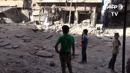 Video herunterladen: Intensos bombardeos en Siria contra Alepo