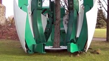 Cette machine permet de déplacer les arbres sans avoir à les couper vers le bas