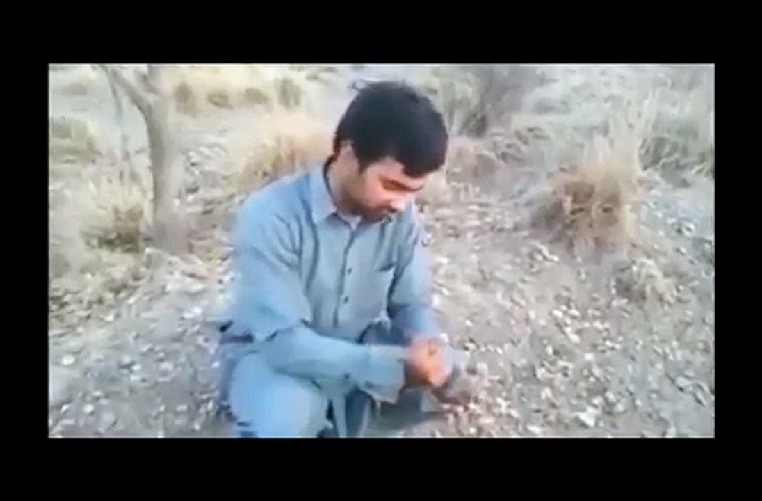 Pashto funny clip - funny pathan in action