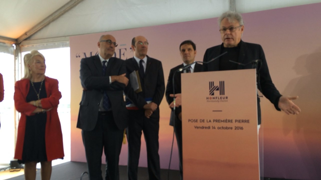 Pose de la première pierre du Normandy Outlet