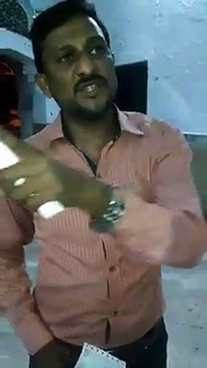 A Pakistani badly criticizing Khwaja Saad Rafiq on a railway station