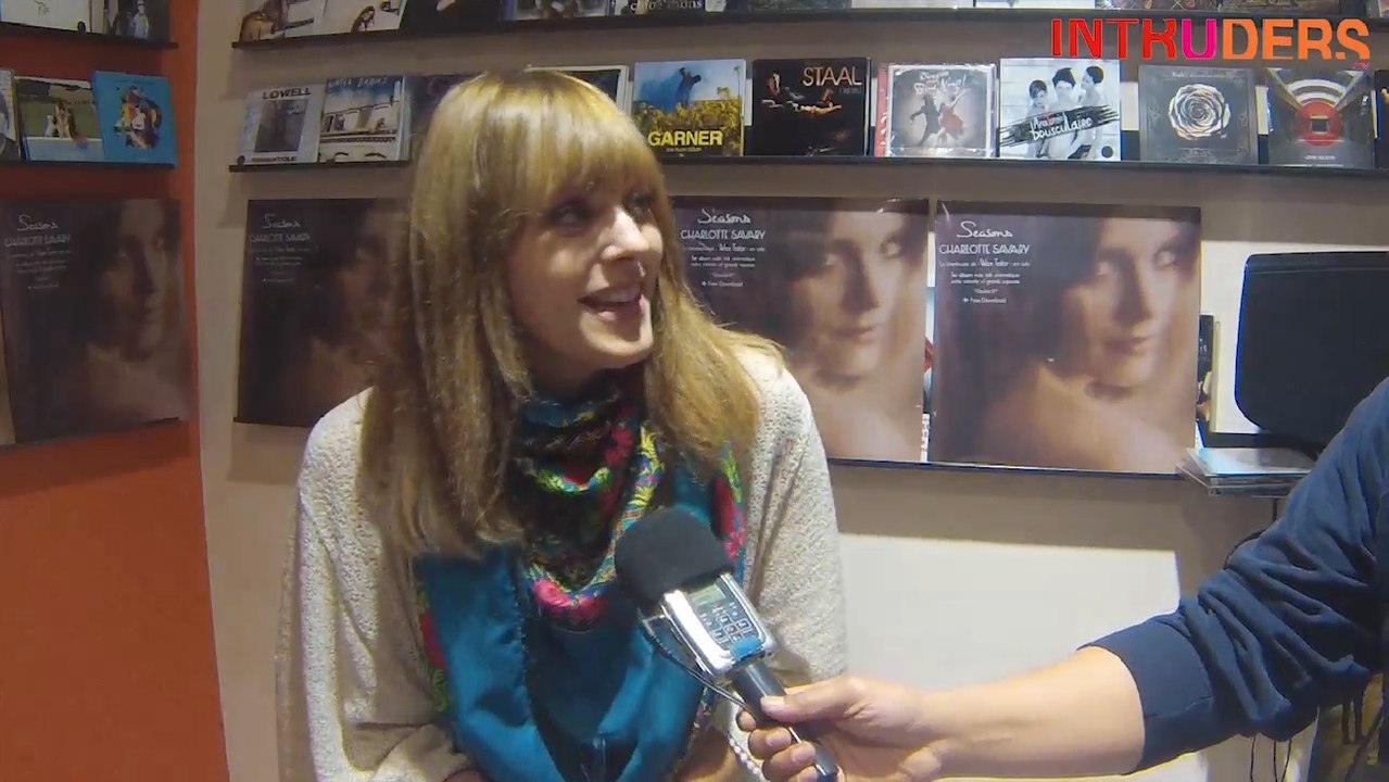 Charlotte Savary sur les showcases de son 1er album chez des disquaires indépendants