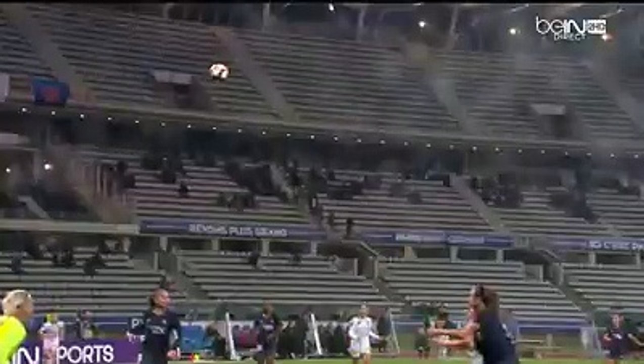 3rd goal for Cristiane ! It's 4-0 now.