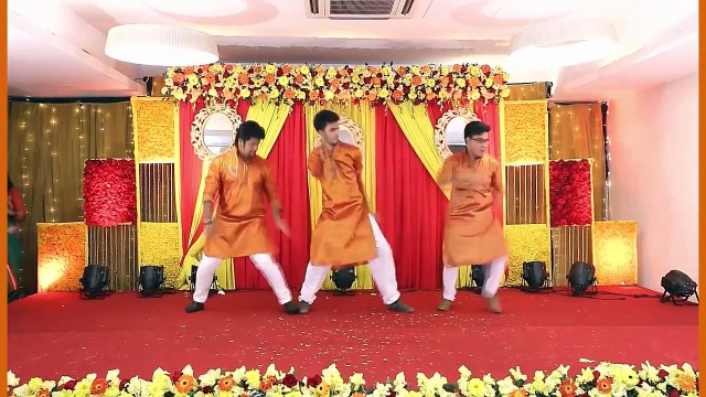 Bangladeshi Wedding Dance Performance | Dhakar Pola Very Very Smart | RawDance